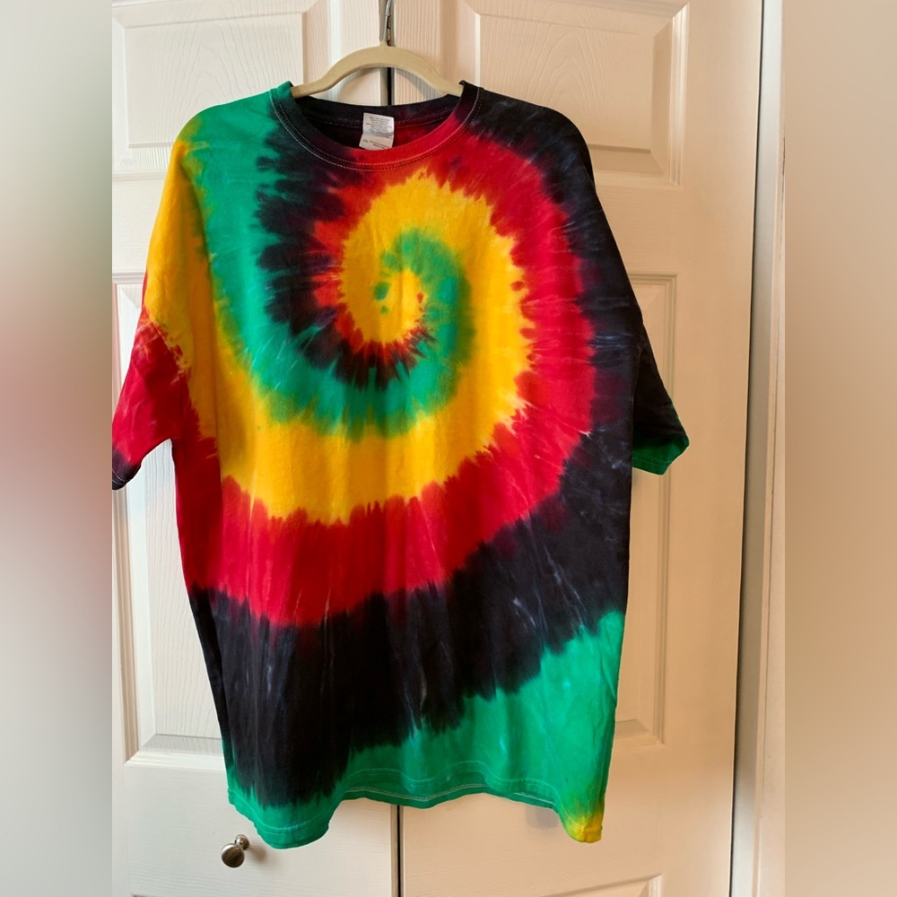 Tie Dye Tshirt Gildan, 2XL, Great Condition